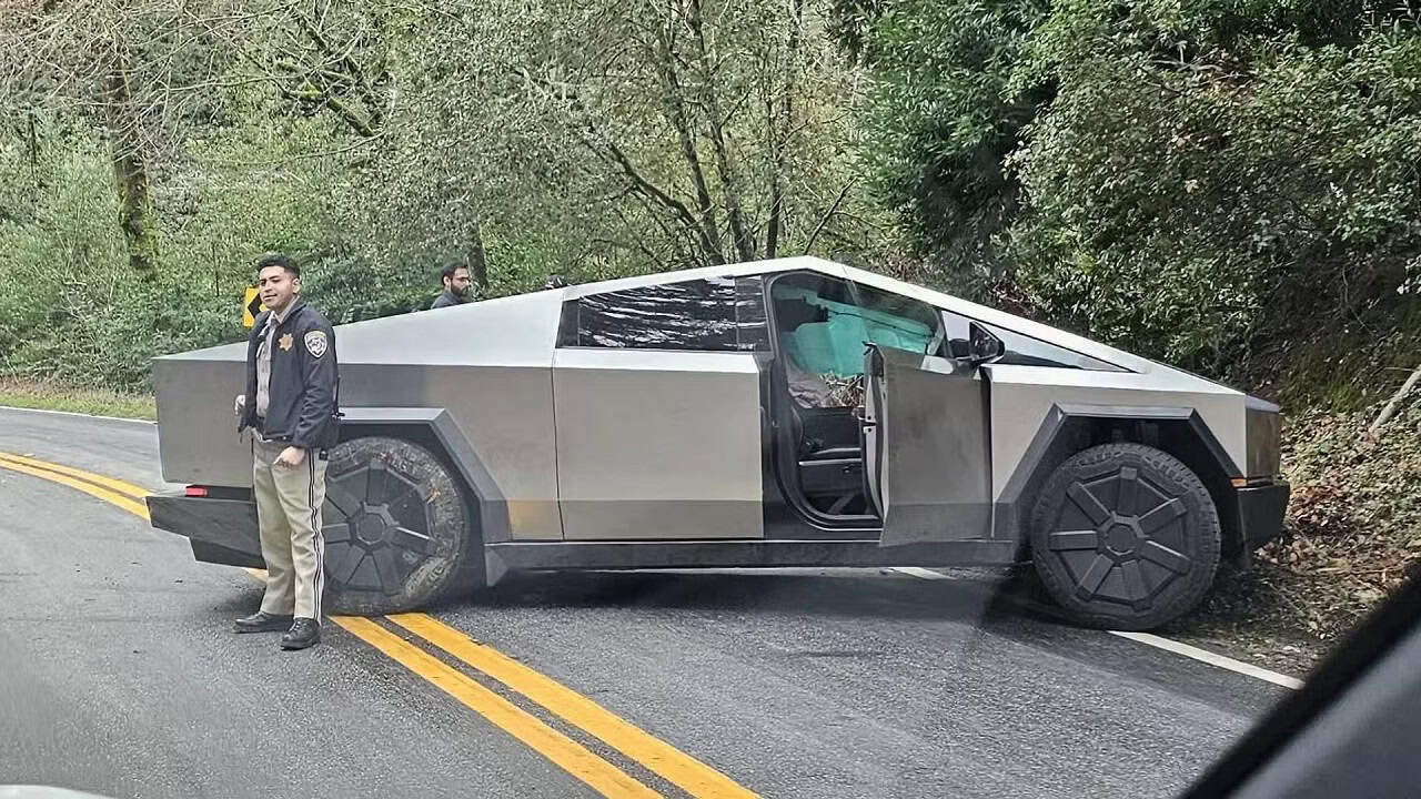 تصادف Tesla CyberTruck