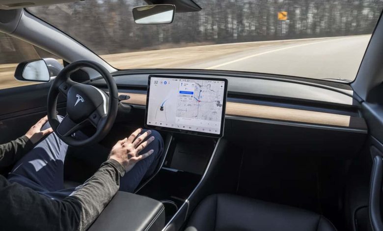 سامانه Tesla Autopilot