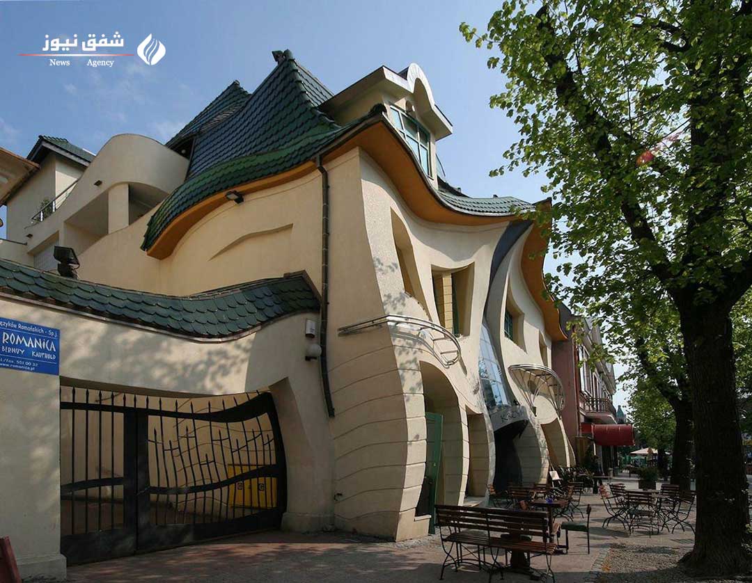 کرزیوی دومک Krzywy Domek