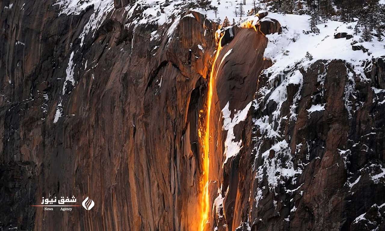آبشار آتشین هورستیل Horsetail Fall